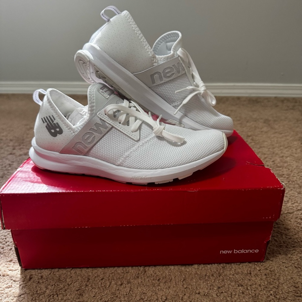New Balance Women’s Fuel Core Nergize sneakers Size 8 White/Iridescent
